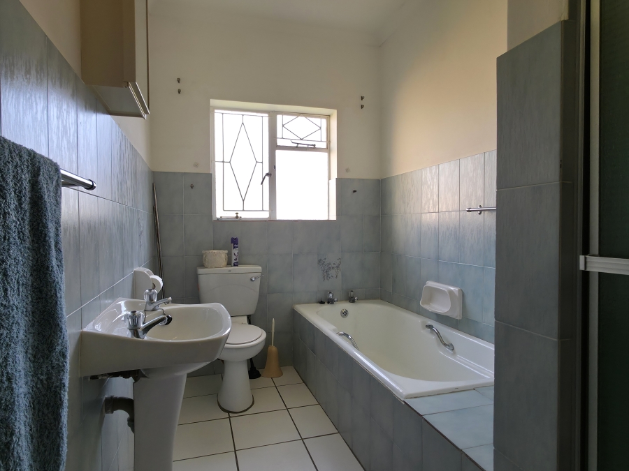6 Bedroom Property for Sale in Wavecrest Eastern Cape